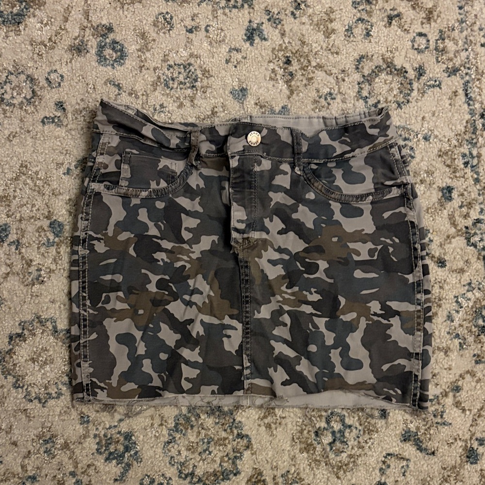 REVERSIBLE Camo Print and Grey Mini Skirt - Gray, Black, and Green